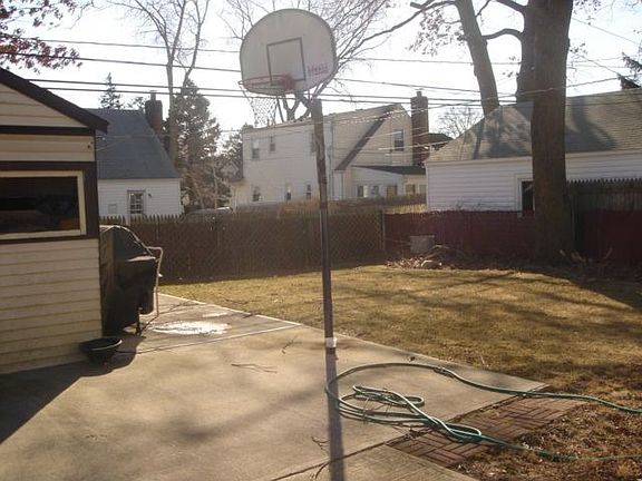 fully fenced back yard