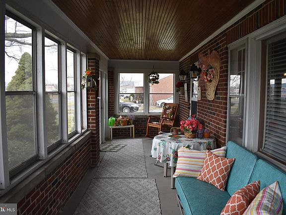 3rd image of 4304 Lincoln Way E
