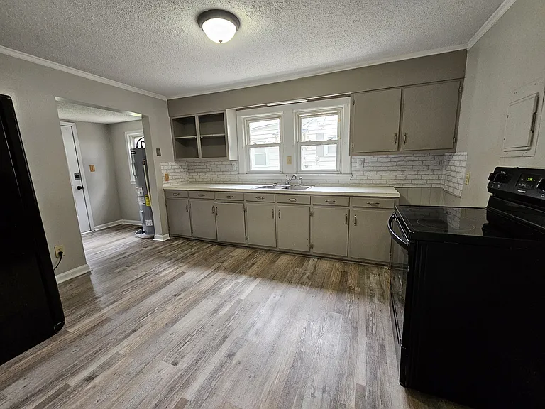 808 E Main St — Photo 5