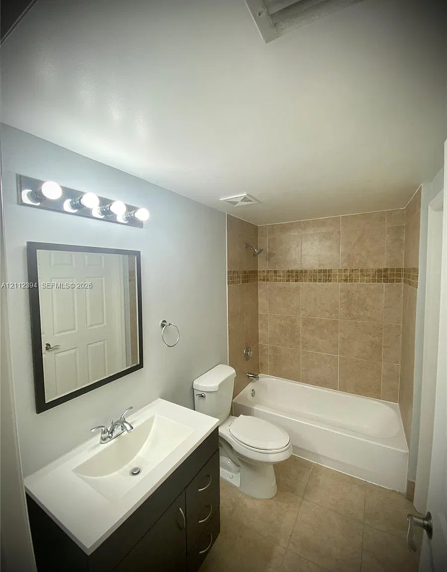Villas De Tuscany Condo — Photo 4