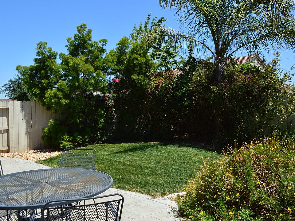 2nd image of 752 Mount Rushmore Dr