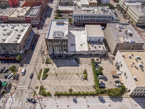 102 Kempner Ave, Galveston, TX 77550