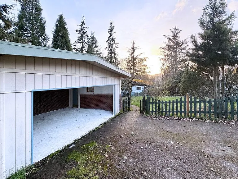 1180 E 37th Ave — Photo 12