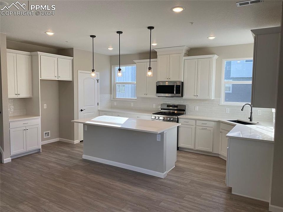 2nd image of 3495 Drumlin Grv