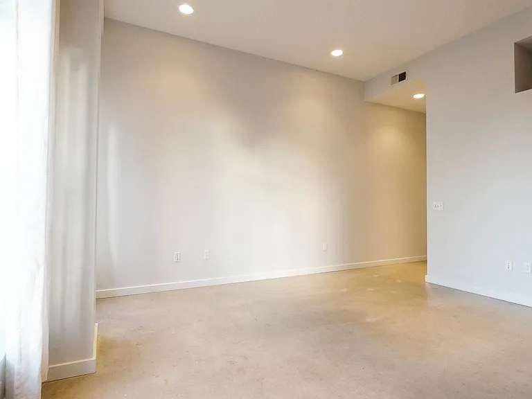 507 Sabine St #704 — Photo 6