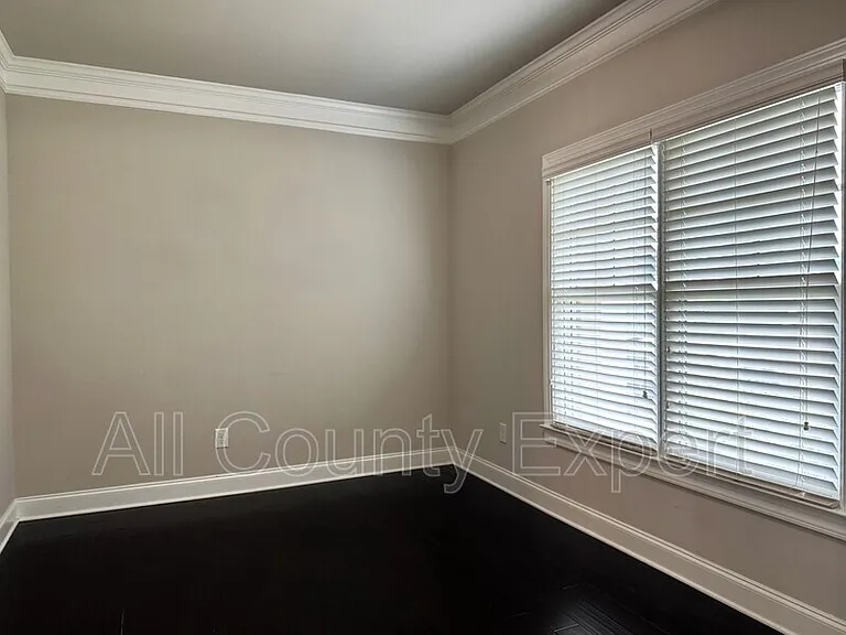 1674 Fairview Dr — Photo 6