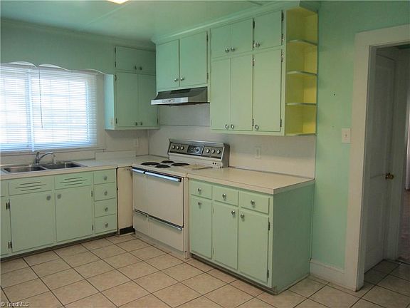 5th image of 103 Thomas St