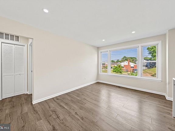 4th image of 6714 Stockton Ln