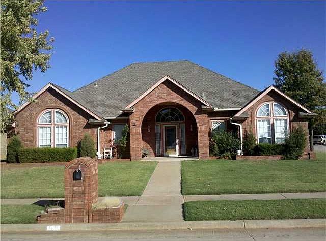 Home for Sale in Mustang, Oklahoma $178,900