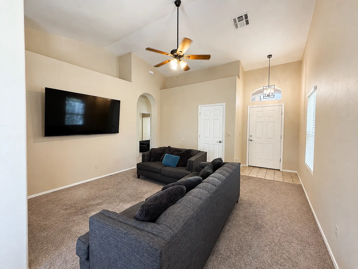 3 bed, 1062 sqft, $1,799 — Photo 3