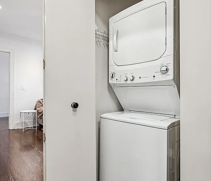 2026 N Burling St #307 — Photo 9