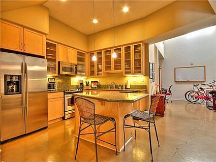 3rd image of 562 Manzana Pl
