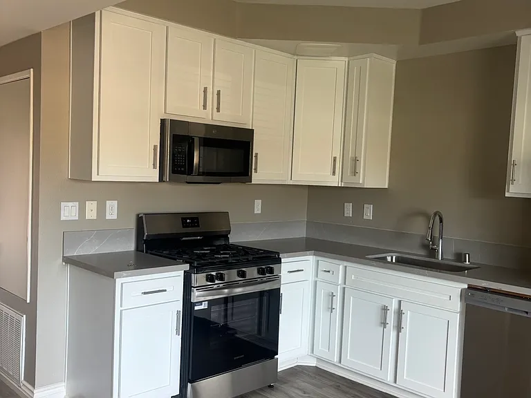 838 N Palm Ave #A-204 — Photo 2