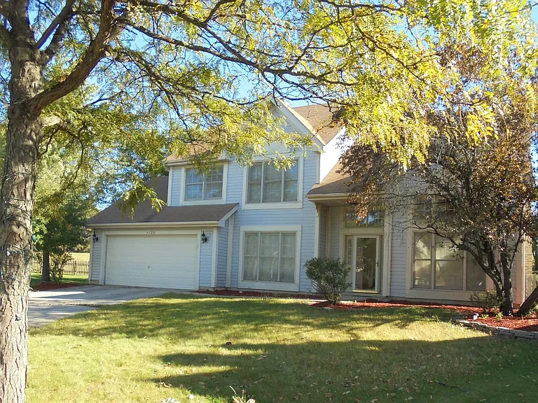 1120 Fieldstone Ln — Photo 3