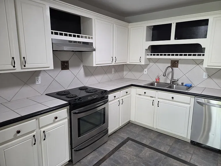 Edgewood Pl — Photo 17
