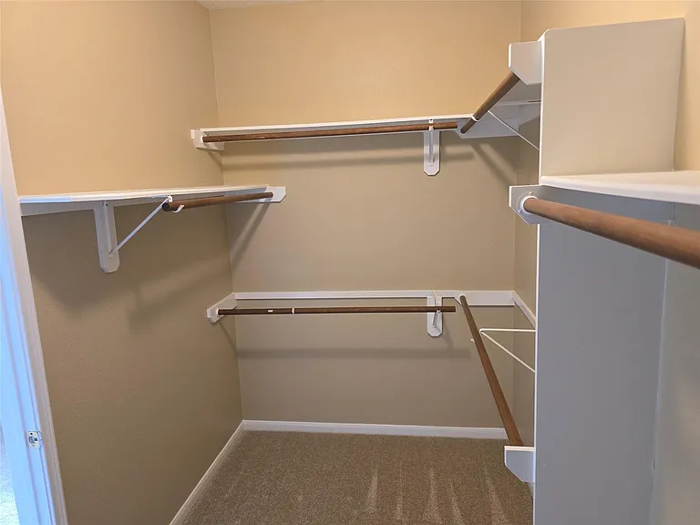 1820 Branch Hill Dr — Photo 16