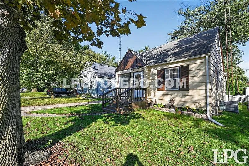 4 bed, 1.0 bath, 1182 sqft, $1,500 — Photo 3