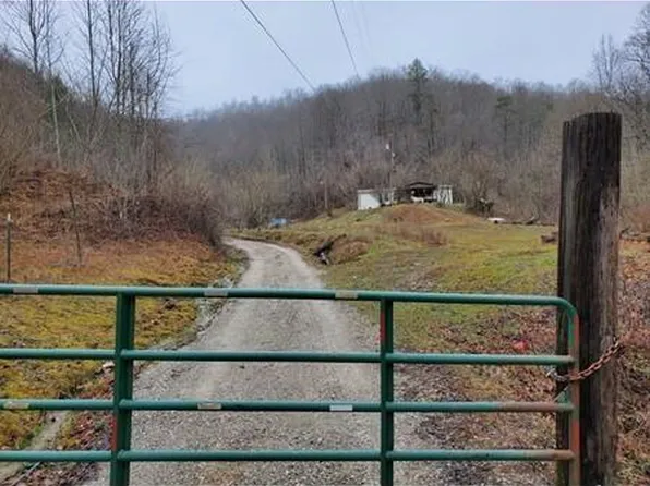 512 Maggart Branch Rd, Wooton, KY 41776