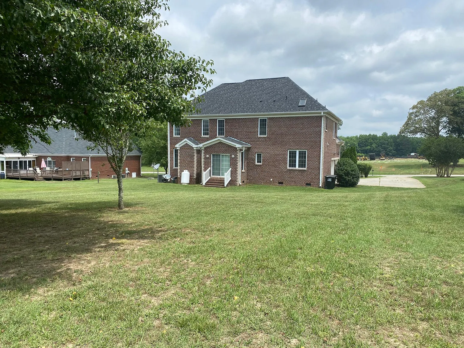 4 bed, 2302 sqft, $2,595 — Photo 4