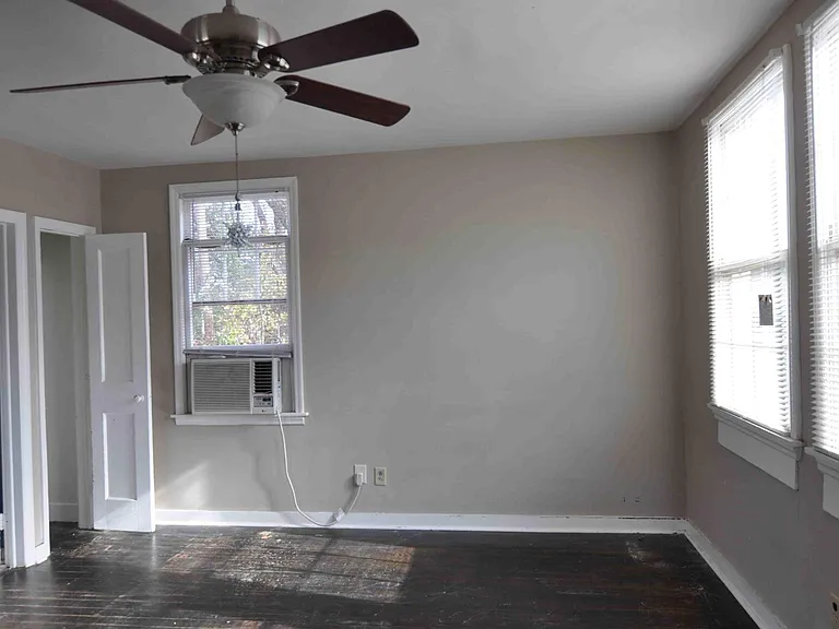 908 1/2 Hamilton Ct — Photo 4