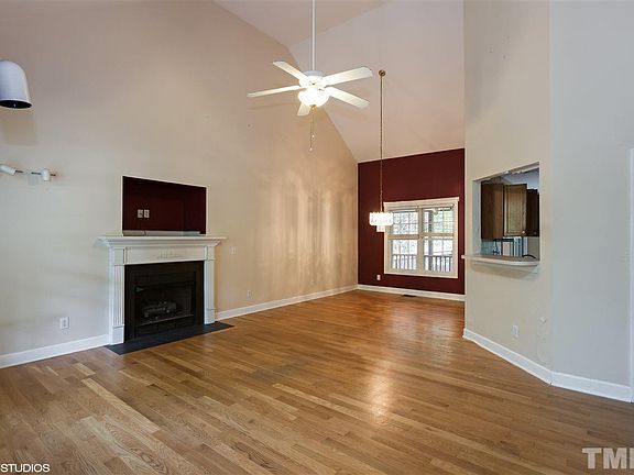 5th image of 70 Medford Dr