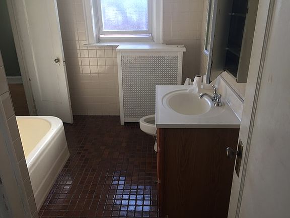 3rd image of 8232 S Michigan Ave APT 3S