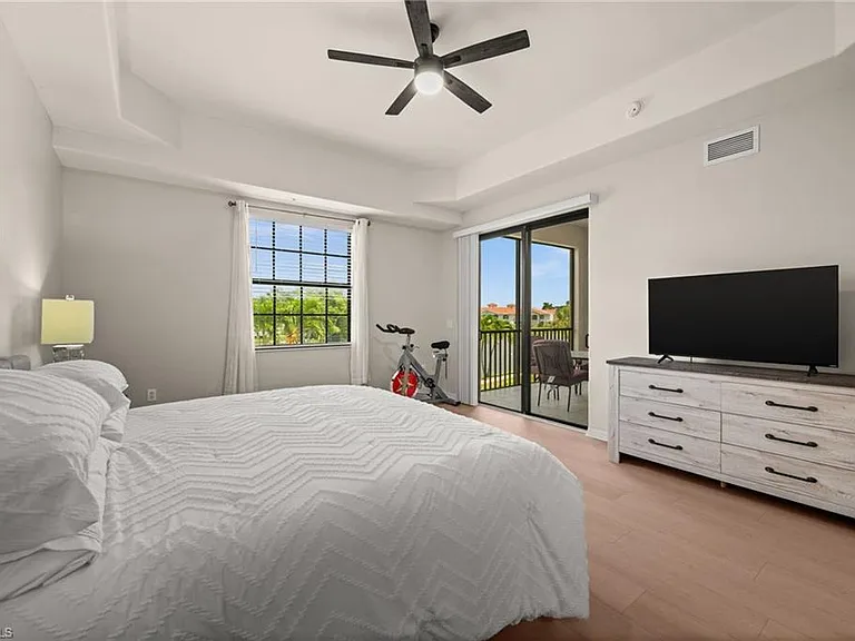 15121 Laguna Dr #102 — Photo 16