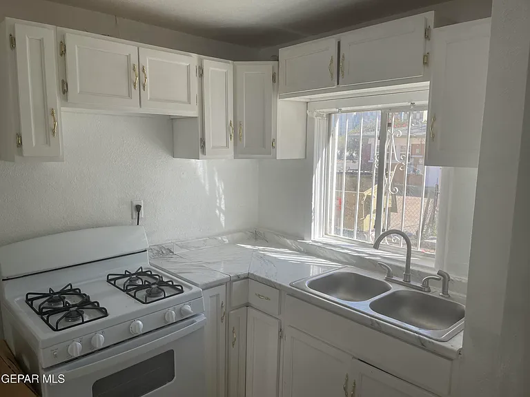 1026 Myrtle Ave #6 — Photo 3
