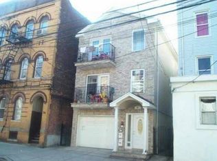 81 4th St #2, Passaic, NJ 07055