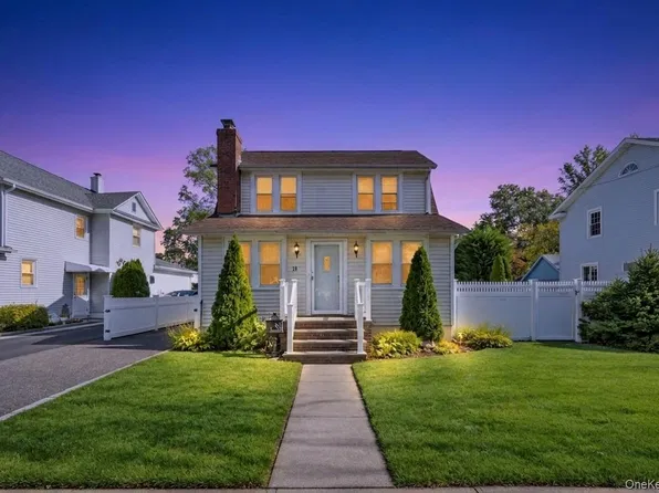 15 Harding Avenue, Hicksville, NY 11801