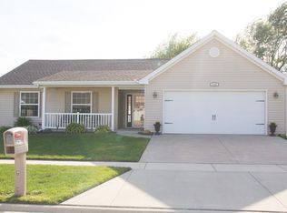 2705 N Skyline Dr, Urbana, IL 61802