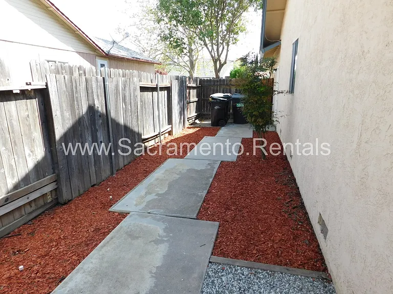 7313 Bruno Way — Photo 15