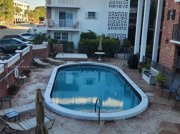 2424 NE 9th St APT 212, Fort Lauderdale, FL 33304