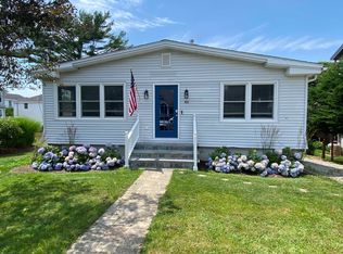 48 Middlefield St, Groton, CT 06340