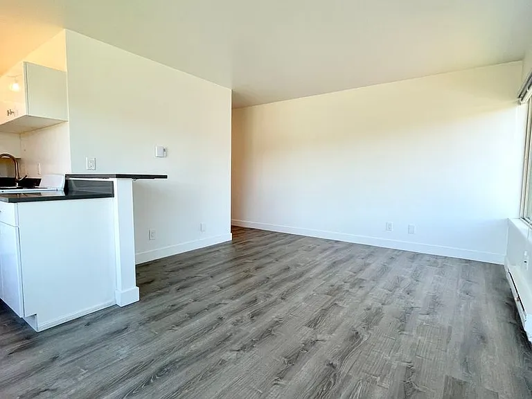 Village Vista Apartments — Photo 58