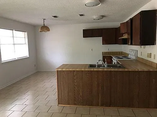 3 bed, $950 — Photo 3