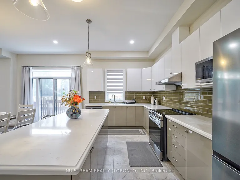 3185 Searidge St — Photo 14
