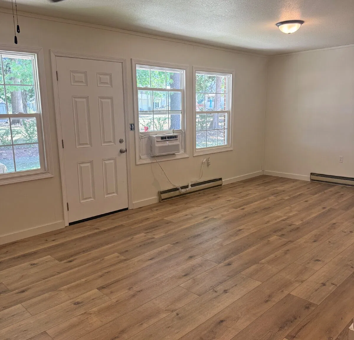 1 bed, 1.0 bath, 600 sqft, $695 — Photo 2