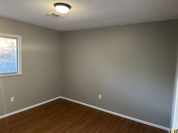 3rd image of 1612 Tanglewood Dr
