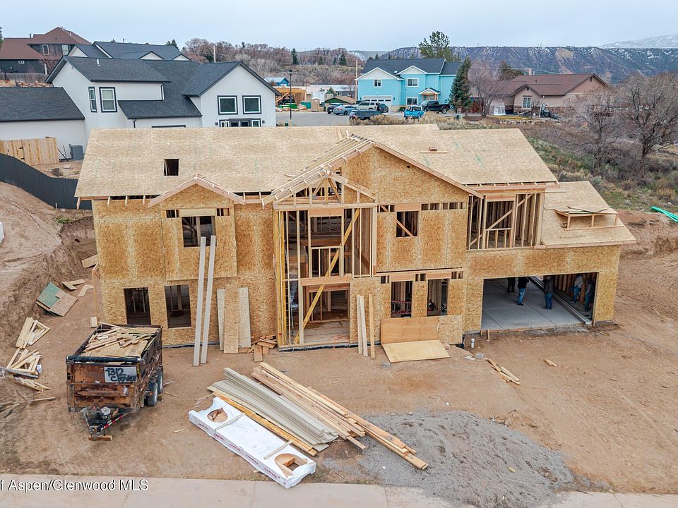 1st image of 1384 Munro Ave