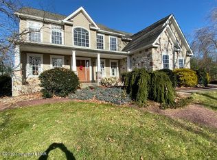 561 Quail Ridge Ln, Stroudsburg, PA 18360