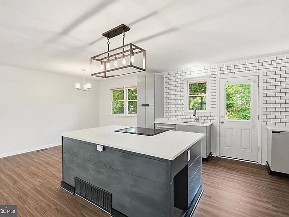5th image of 379 Blossom Tree Dr