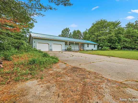 4th image of 1318 E White Lake Dr