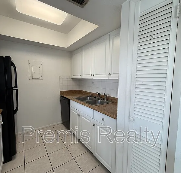 1575 Greenlea Dr #9 — Photo 10