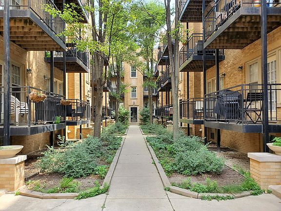 2nd image of 2241 N Lincoln Ave APT 2A