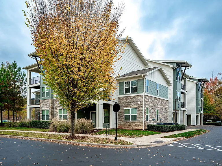 Highland Park at Northlake — Photo 14