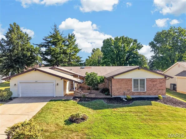 202 Rue Grand Dr, Lake Saint Louis, MO 63367