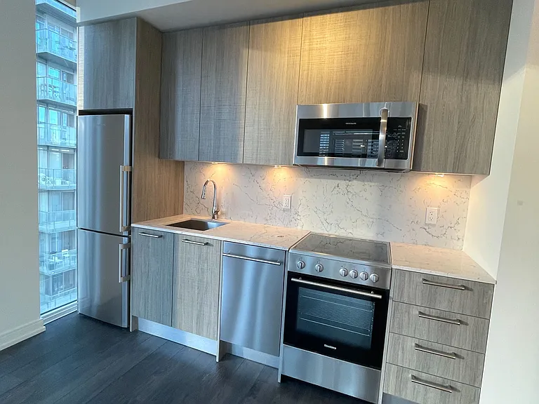28 Wellesley St E #1207 — Photo 2