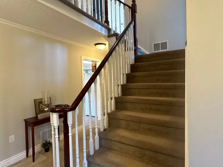451 Traviss Dr — Photo 2