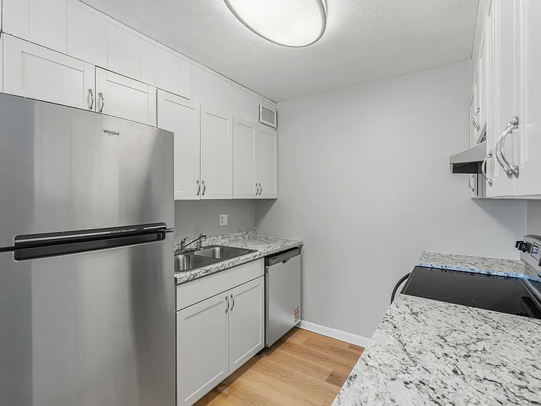 2716 Holbrook Dr #6 — Photo 9